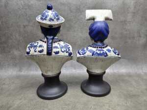 Pair of porcelain Chinese busts in blues and white - 4