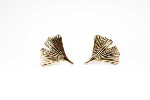 A pair of ginkgo leaf stud earrings in 14 carat yellow gold