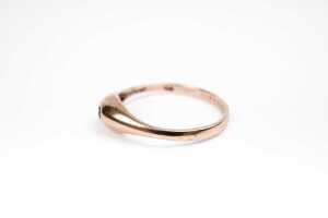 A diamond ring in 9 carat yellow gold - 3