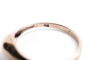 A diamond ring in 9 carat yellow gold - 5