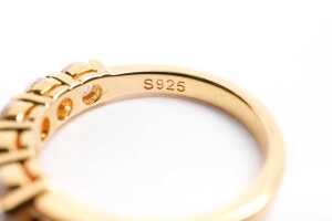 A moissanite ring in gold plated sterling silver - 5