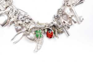 A charm bracelet in sterling silver - 2