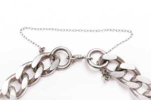 A curb link bracelet in sterling silver - 3