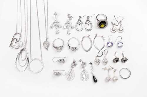 A collection of jewellery in sterling silver