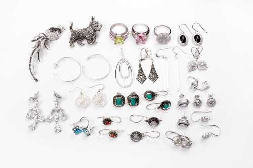 A collection of jewellery in sterling silver