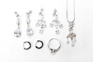 A collection of jewellery in sterling silver
