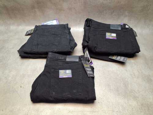 Five pairs of men's jeans, size 40. New with tags