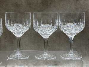 Cut crystal decanter and eight wine glasses - 2