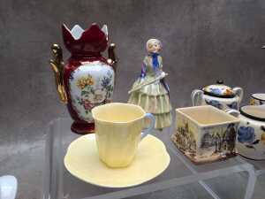 Mostly english porcelain, including Royal Worcester and Royal Winton - 2