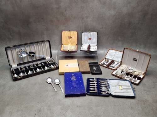 Assorted vintage boxed cutlery