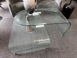 Two-tier curved glass coffee table - 2
