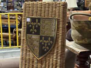 High back wicker chair featuring Edward 111 coat of arms (Why!) - 2