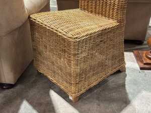 High back wicker chair featuring Edward 111 coat of arms (Why!) - 3