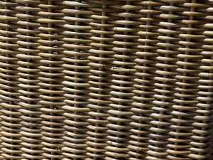 High back wicker chair featuring Edward 111 coat of arms (Why!) - 4