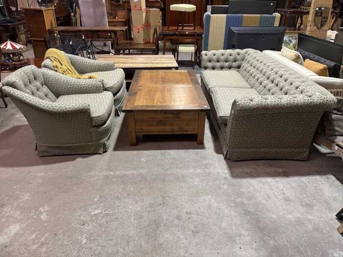 Three-piece lounge suite