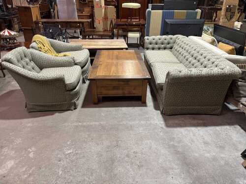 Three-piece lounge suite