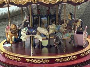 Mr Christmas Marquee Deluxe musical carousel - 40 Christmas songs - 3