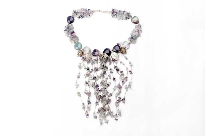 A quartz necklace in sterling silver.