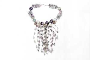 A quartz necklace in sterling silver.