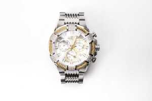 In Invicta Bolt chronograph watch