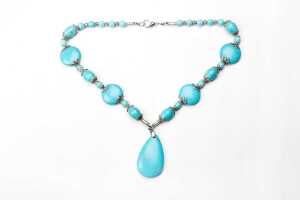 A collection of freshwater pearls and beads - 5