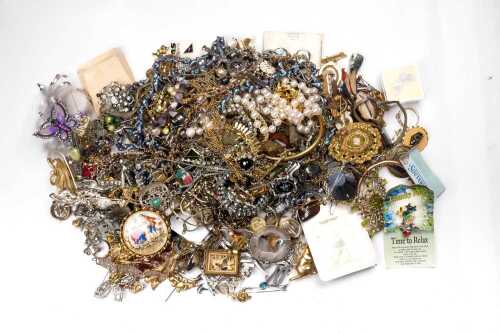 A large collection of vintage costume jewellery