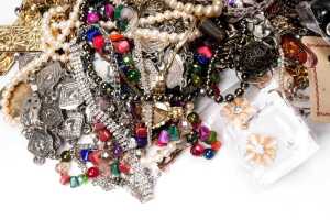 A large collection of costume jewellery - 4