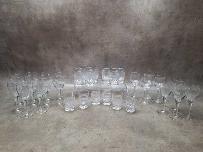 Assorted glassware including Luigi Bormioli stemmed wine glasses