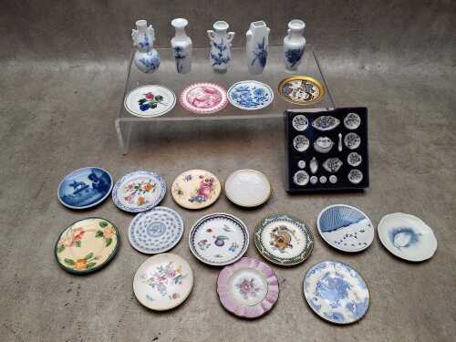 Miniature porcelain items including pin dishes, Chinese crockery set, etc.