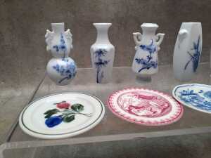 Miniature porcelain items including pin dishes, Chinese crockery set, etc. - 2