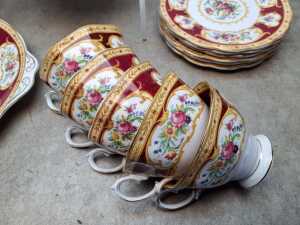 Royal Albert 'Lady Hamilton' porcelain tea setting for six - 5