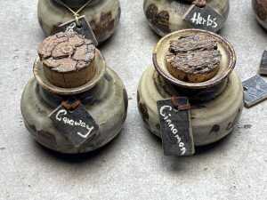 14 Robert Gordon Gembrook Pottery spice canisters with additional spice labels - 4
