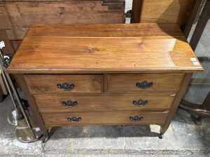 Chest of four drawers - 2