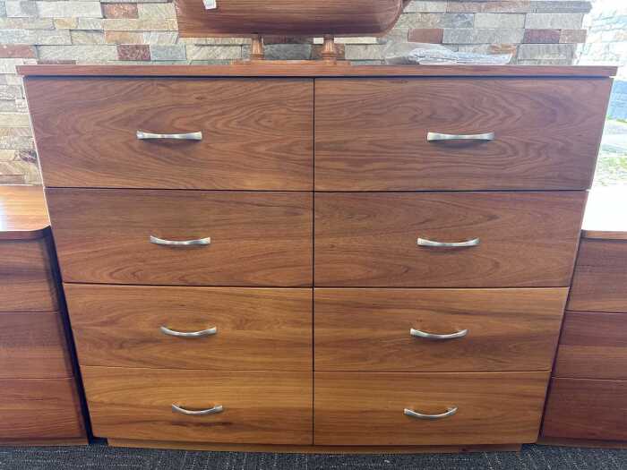 Modern chest of eight drawers