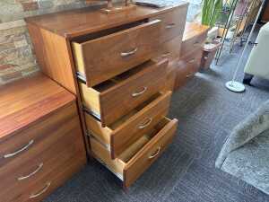 Modern chest of eight drawers - 2