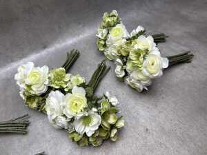 Artificial short-stemmed flowers in white tones - 2