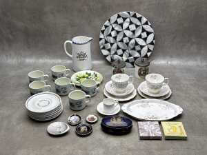 Assorted porcelain, including Delft duos,