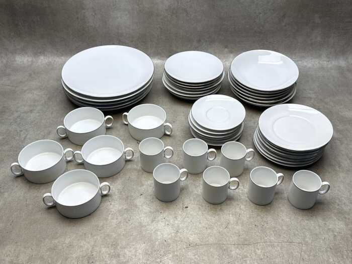 Thomas Germany 'Medallion Platinum' porcelain part dinner setting