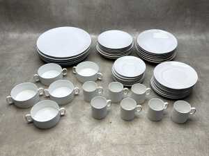 Thomas Germany 'Medallion Platinum' porcelain part dinner setting