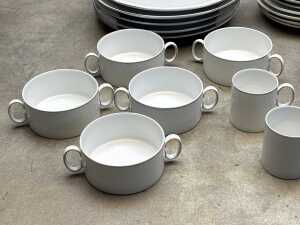 Thomas Germany 'Medallion Platinum' porcelain part dinner setting - 2