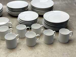Thomas Germany 'Medallion Platinum' porcelain part dinner setting - 3