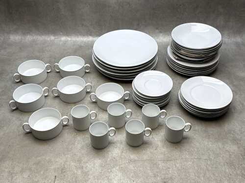 Thomas Germany 'Medallion Platinum' porcelain dinner set for six