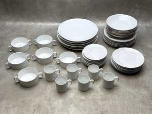 Thomas Germany 'Medallion Platinum' porcelain dinner set for six