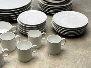 Thomas Germany 'Medallion Platinum' porcelain dinner set for six - 3