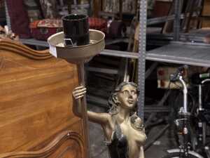 Art Nouveau-style figural resin lamp - 2
