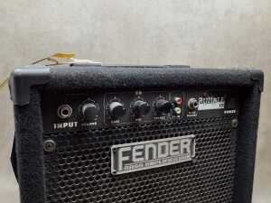 Fender Rumble 15 guitar amplifier - 2