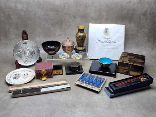 Assorted Oriental decorative objects