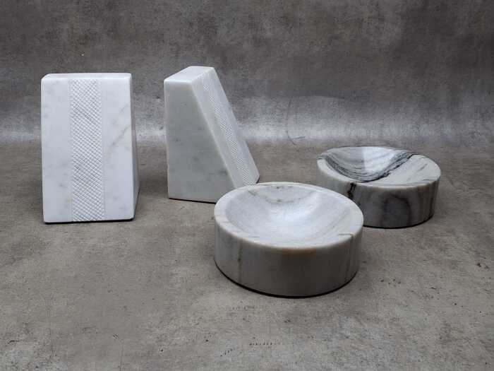 Group of marble decorator pieces, including Globe West bookends