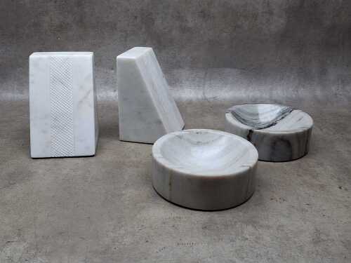 Group of marble decorator pieces, including Globe West bookends