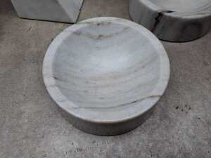 Group of marble decorator pieces, including Globe West bookends - 2